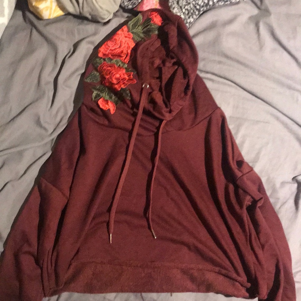 Cropped burgundy sweatshirt